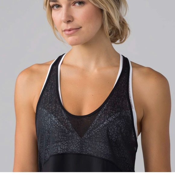 Black lululemon twist and train tank top - Picture 7 of 7